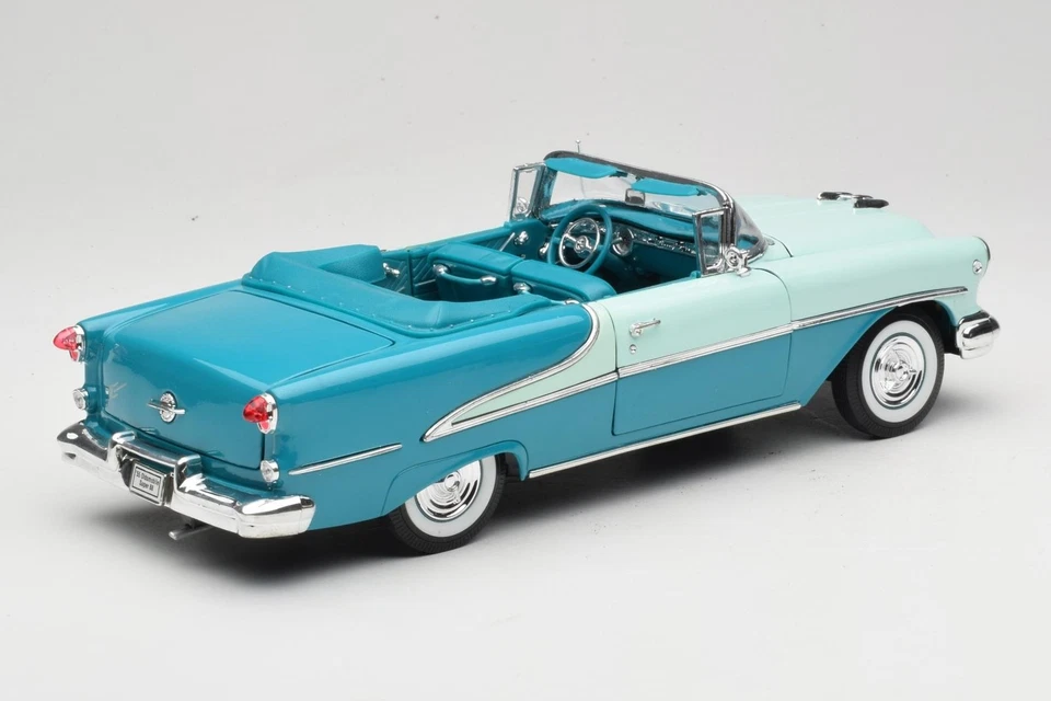 9869W-R1 Oldsmobile Super 88 Convertible Light Blue Welly 1:18 - Immagine 3 di 4