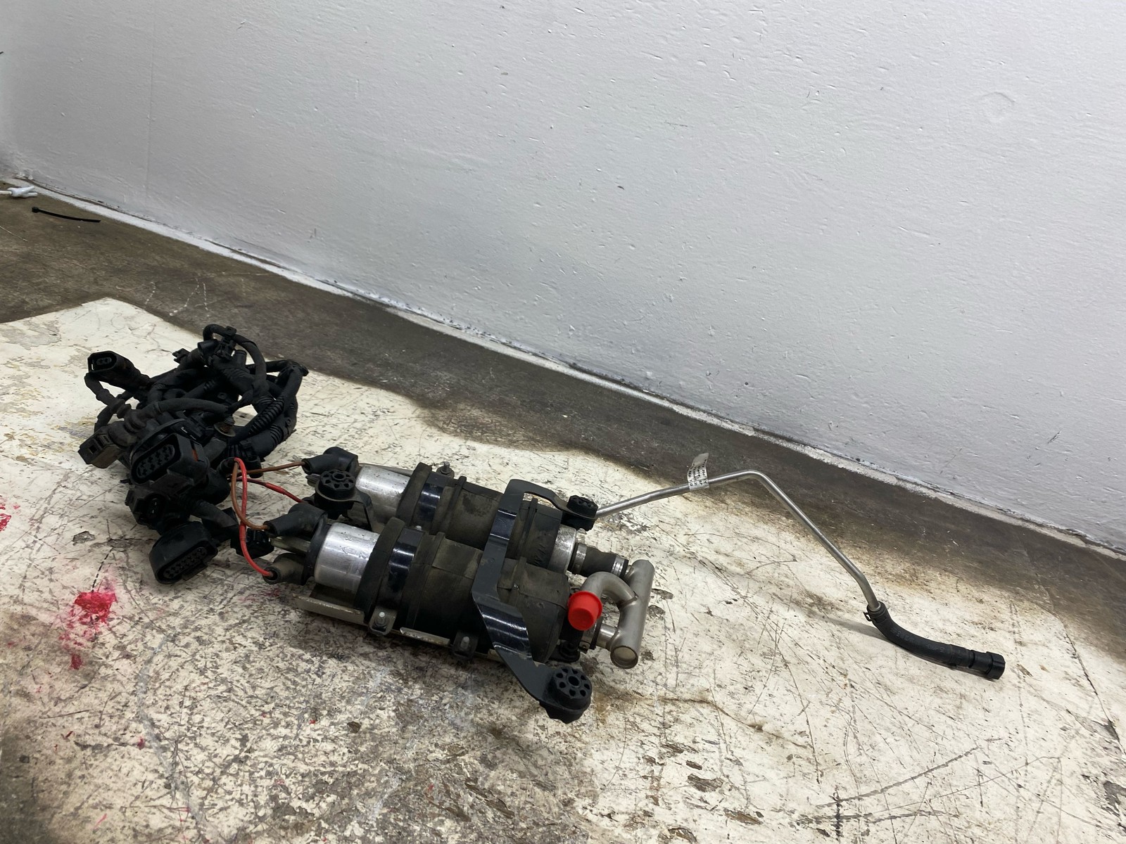 2010-2020 BENTLEY MULSANNE 6.8L RWD GAS TANK FUEL PUMP W/ WIRING HARNESS