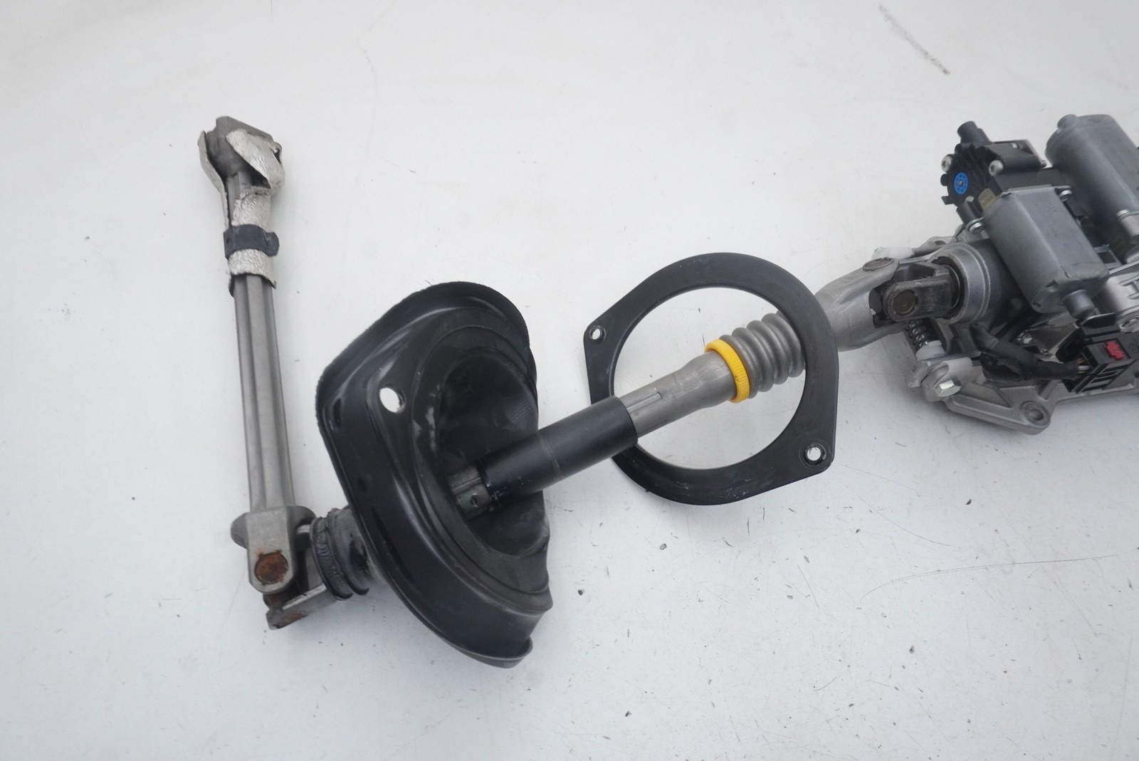 Maserati Levante 2019 Steering shaft P/N 670102298