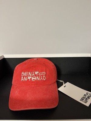 Zara Bad Bunny Benito Antonio Collection - Faded Cap bestickt mit Logo - rot