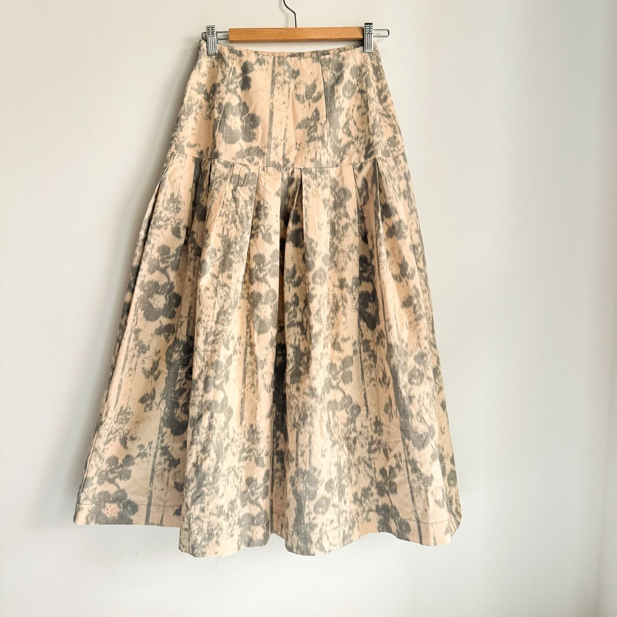 Zara Runway Collection Abstract Print Floral Jacquard Midi Zara Runway Collection Abstract Print Floral Jacquard Midi