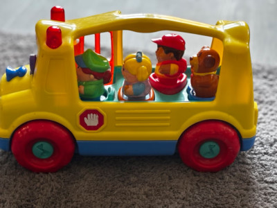 Vintage Playschool Bus, aus den USA mit dem Lied ''When the wheels on the bus go 