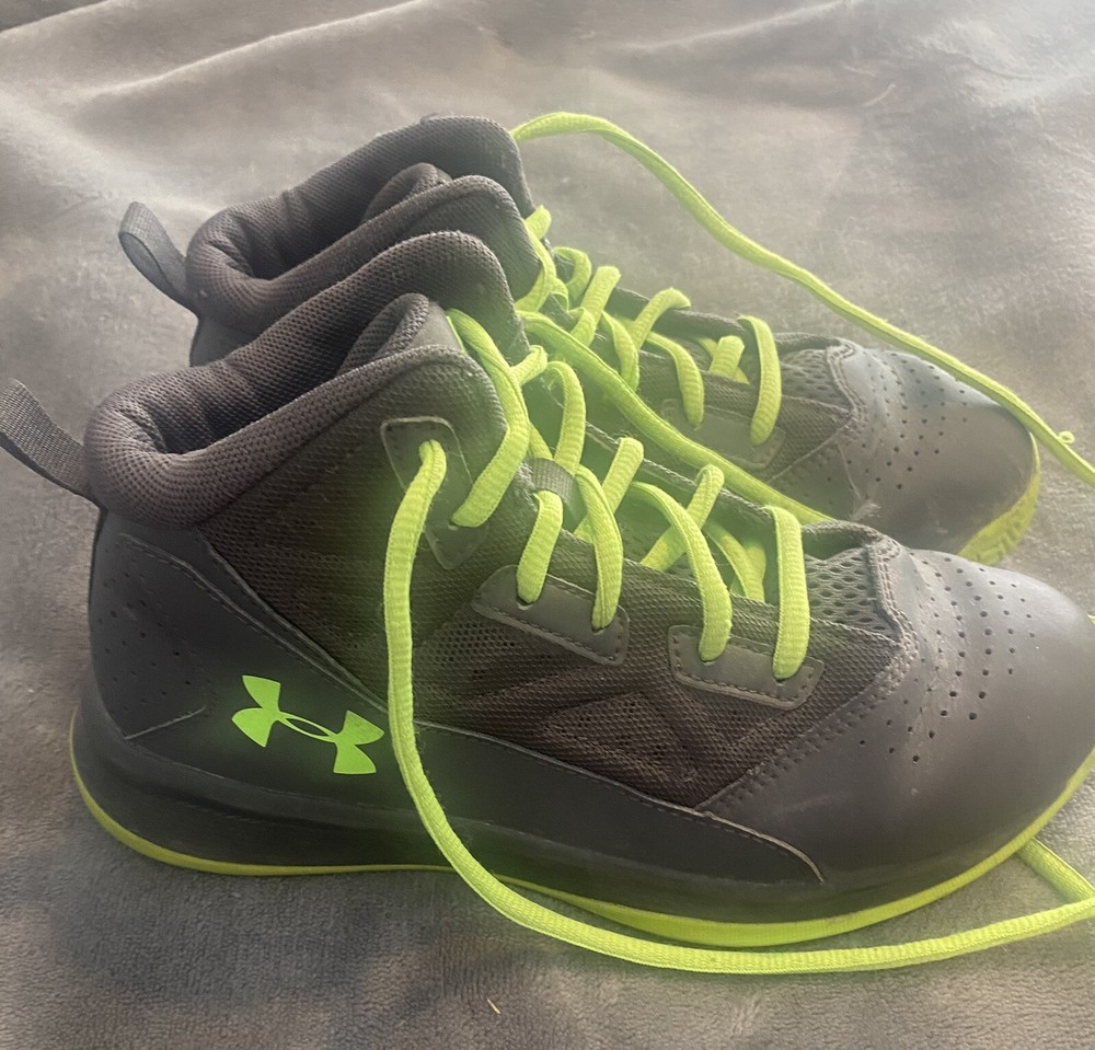 Under armour youth basketball shoes Size US 2Y - Grey and Lime Green