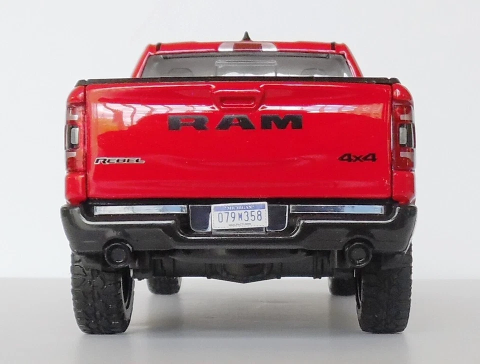 Dodge Ram 1500 2019 roja camioneta pickup doble cabina motor máximo 1/27 nueva Foto 4 de 4