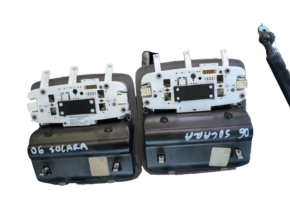 04-08 TOYOTA SOLARA / 05-06 4RUNNER CONSOLA TECHO CÚPULA MAPA LUZ 89755-AA010-B Foto 2 de 4