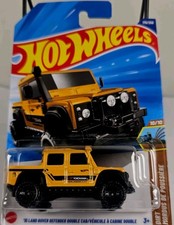 Hot Wheels '15 Land Rover Defender Double Cab 1:64 Diecast Yellow/Black Unopened