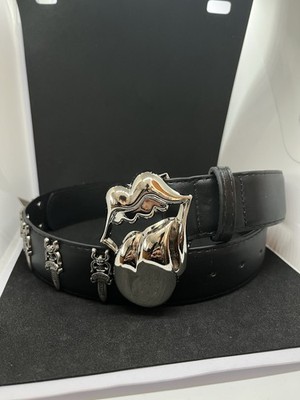 Chrom Stil Y2K schwarz Gürtel mit silbernen Details und R Steinen Zungenschnalle 42  