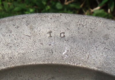 HISTORICAL COLONIAL ERA 18TH CENTURY ANTIQUE PEWTER CHARGER IMPORTANT OLD REPAIR