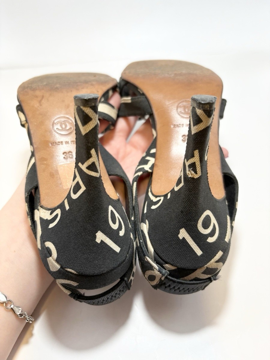 靴 CHANEL Canvas black heel sandls Chanel Slingback Heels Logo Printed Canvas Black & White