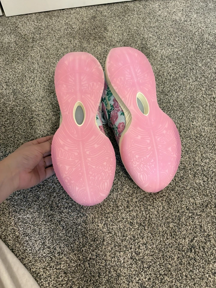 LeBron Basketball Shoes Size 8 Women's - Image 3 of 4