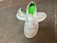 Women’s OOFOS EEZEE Camo Tan Slip On Shoes Sneakers 11 (CON85)