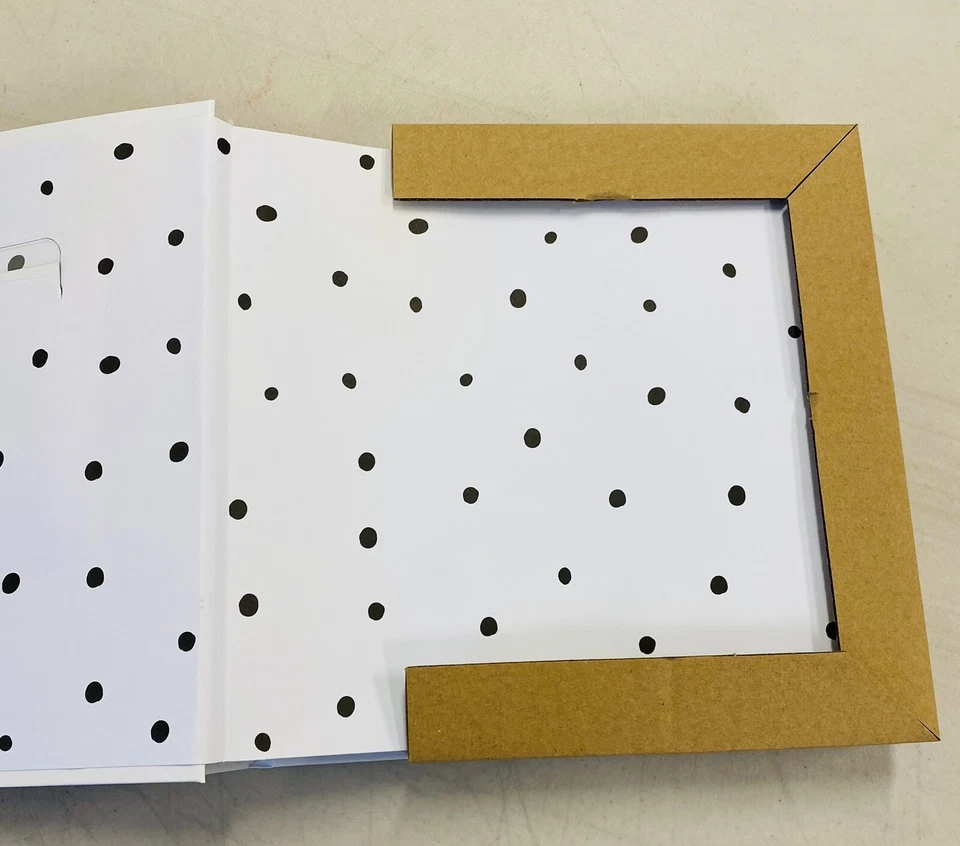 Pearhead Baby Memory Book, Black and Gold Polka Dot — 第 3/4 张图片