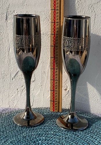 2 bicchieri da vino alti argentati lucentezza argento con design rialzato età 8 3/4"? - Foto 2 di 4