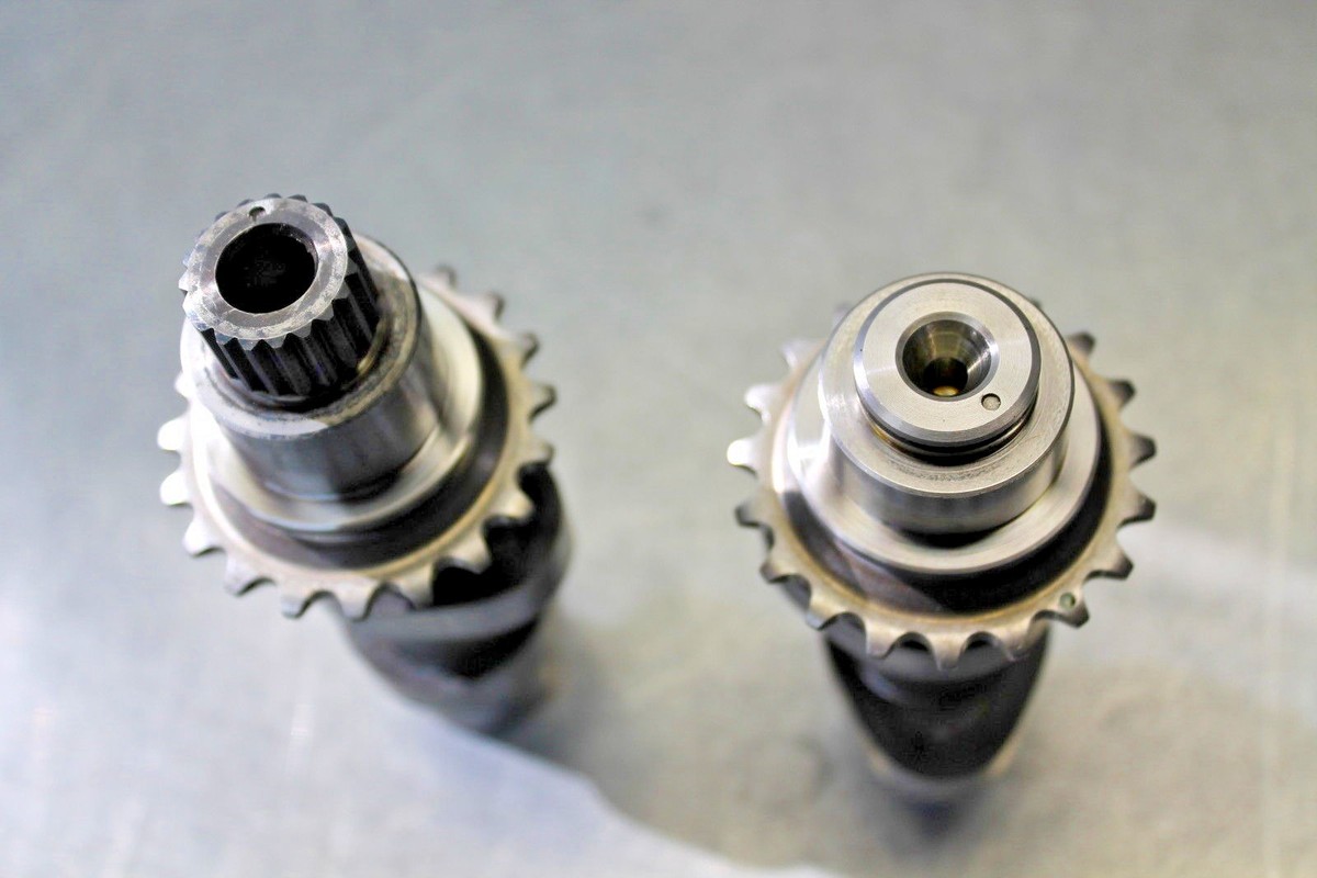 OEM Harley Davidson BIG TWIN Front Rear CAMSHAFT 25589-07 OEM Harley Davidson BIG TWIN Front Rear CAMSHAFT 25589-07