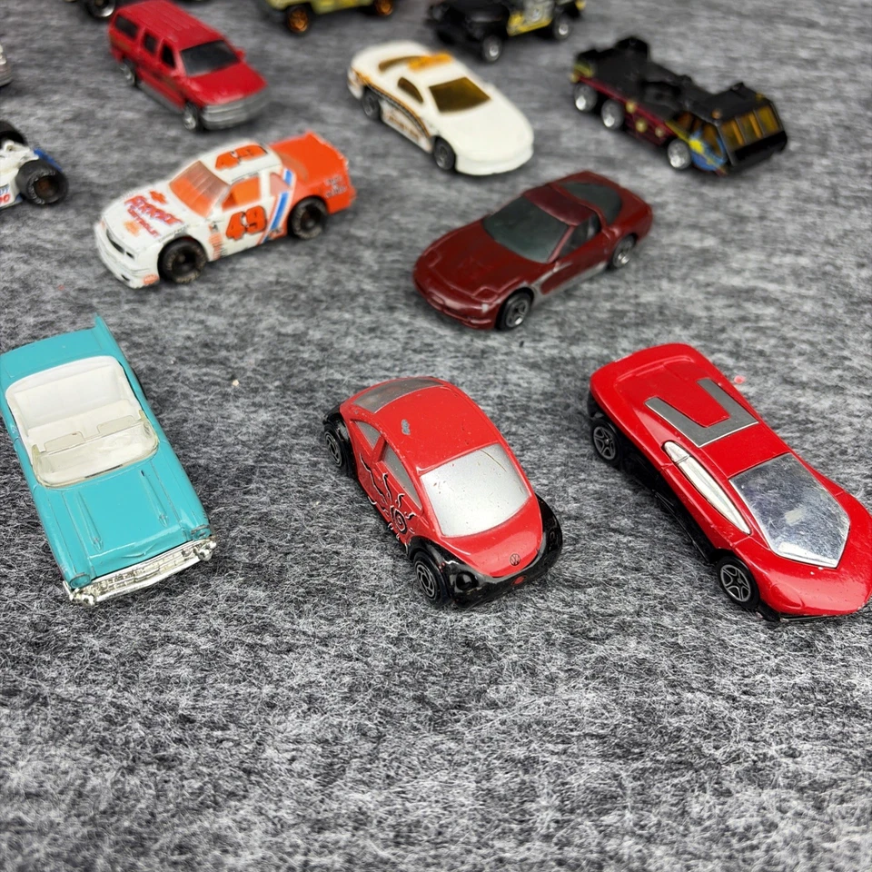 Large Mixed Lot of 31 Vintage Matchbox Cars - 1980s/1990s - Diecast 1:64 - Image 4 of 4