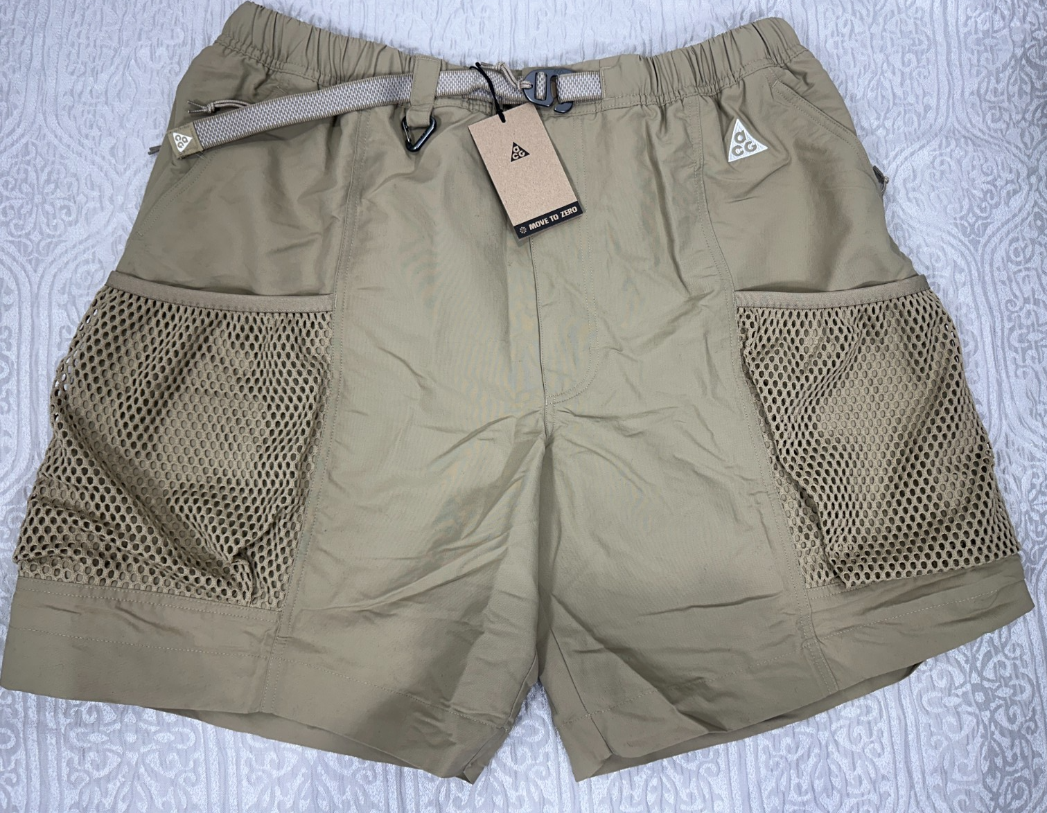 Nike ACG Men's Size XL-Tall Khaki/Sail Snowgrass Cargo Shorts $135 NWT
