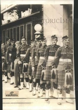 1939 Press Photo Canadian Soldiers Line Up for Physical Examination - nox10879