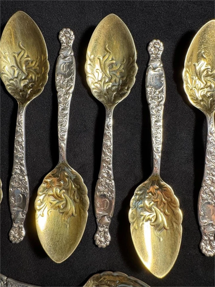 12 colheres de prata esterlina. Fabricante - Whiting MFG Co. Peso total - 272 gramas - Imagem 3 de 4