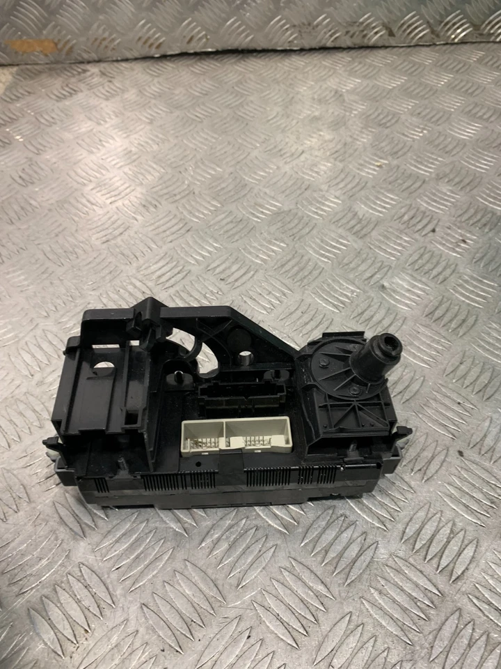 2007 VOLKSWAGEN EOS CLIMATE CONTROL PANEL  #2 - Image 2 of 3