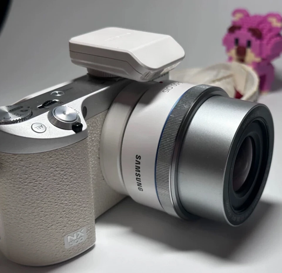 Cámara sin espejo Samsung NX500 28MP con lente de 16-50 mm pantalla táctil WiFi 4K UHD Foto 4 de 4