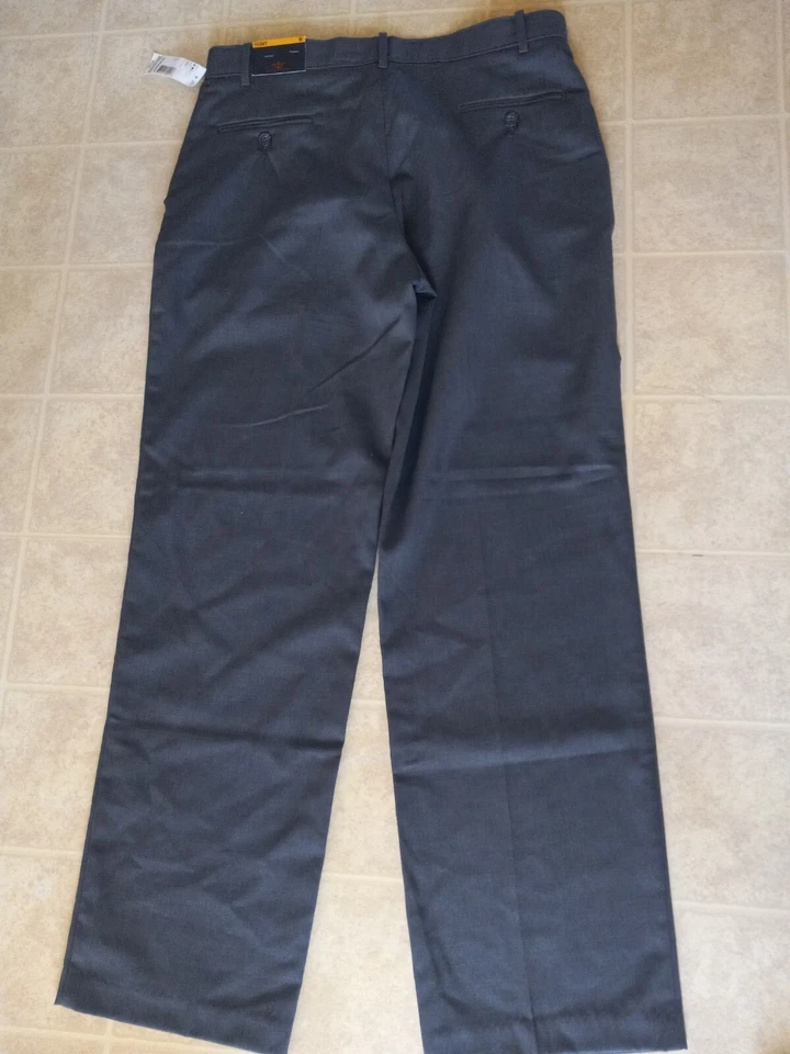 Pantalones de vestir Dockers Husky gris para niños talla 18 Foto 2 de 3