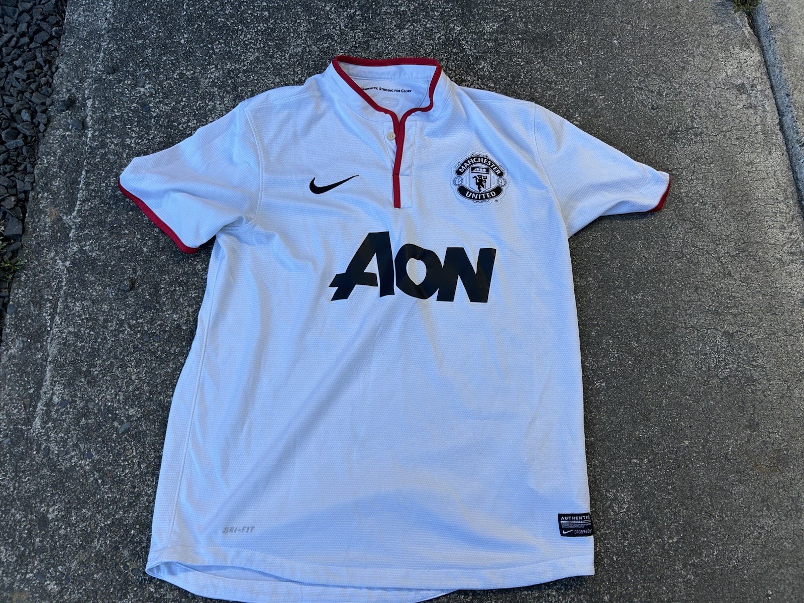 MANCHESTER UNITED 2013 2014 AWAY FOOTBALL SHIRT SOCCER JERSEY NIKE #11 GIGGS Med