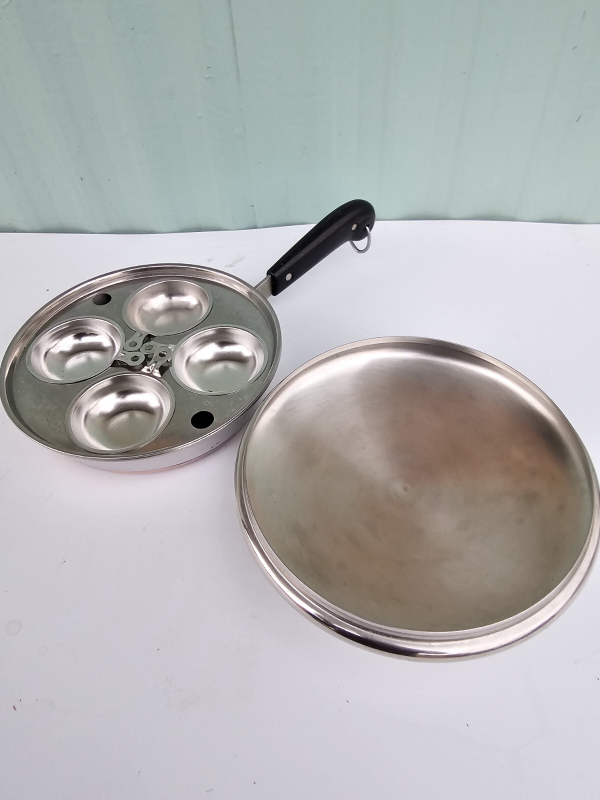 Revere Ware 4 Cup Egg Poacher in 8" Fry/Saute Pan Skillet w/Lid