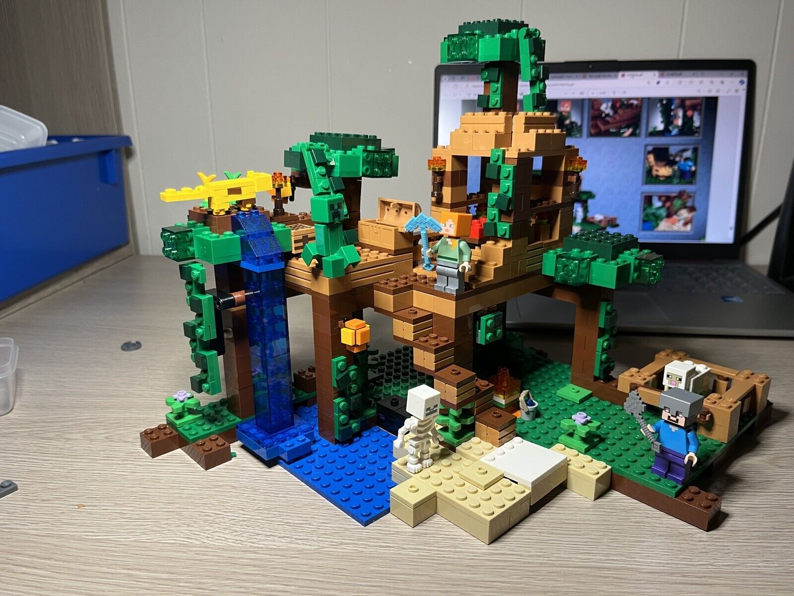 LEGO Minecraft 21125 The Jungle Tree House 99.9% Complete Retired - See Details