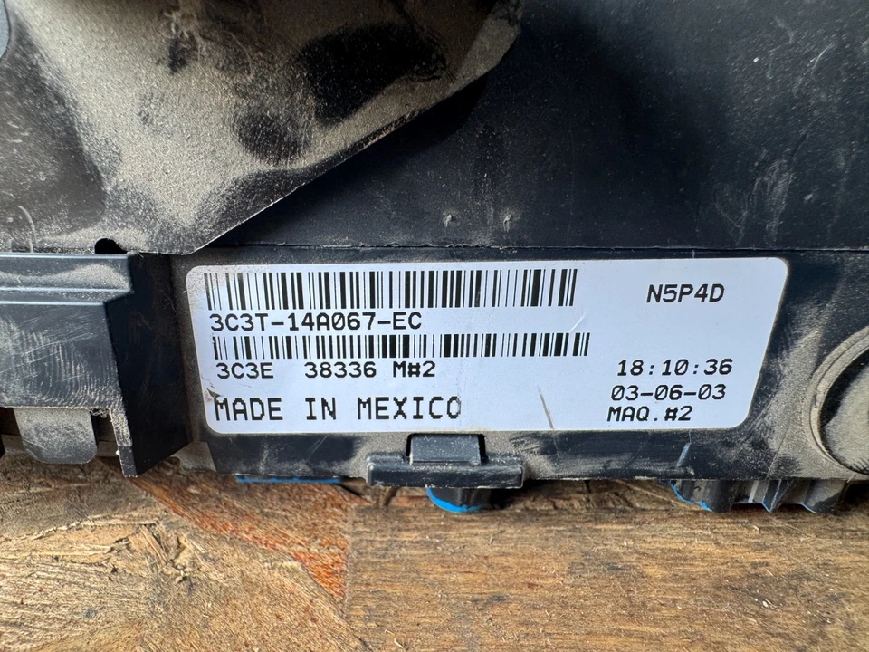 2003 Ford F350 Super Duty Fuse Junction Box Relay Unit 3C3T-14A067-EC Excursion - Image 2 of 4