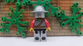 (S1/4/1) Lego Kingdoms cas447 Lion Knight Scale Mail from set 7948