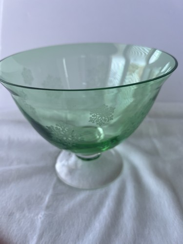 Emerald Green Etched Snowflake Art Glass Compote Bowl Holiday Decor 5.5"H x 7"W - Picture 1 of 6
