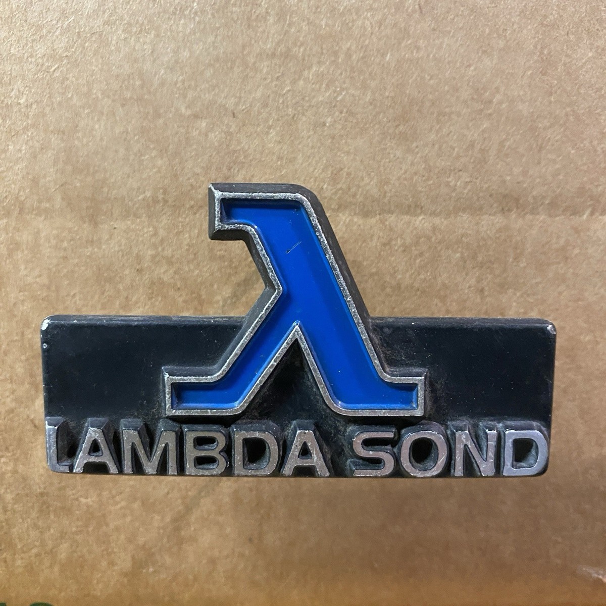 VOLVO 240ラジエーターグリル LAMBDA SOND エンブレム付 Volvo 240 Lambda Sond Grill Badge Nice Rare Aluminum Emblem 244