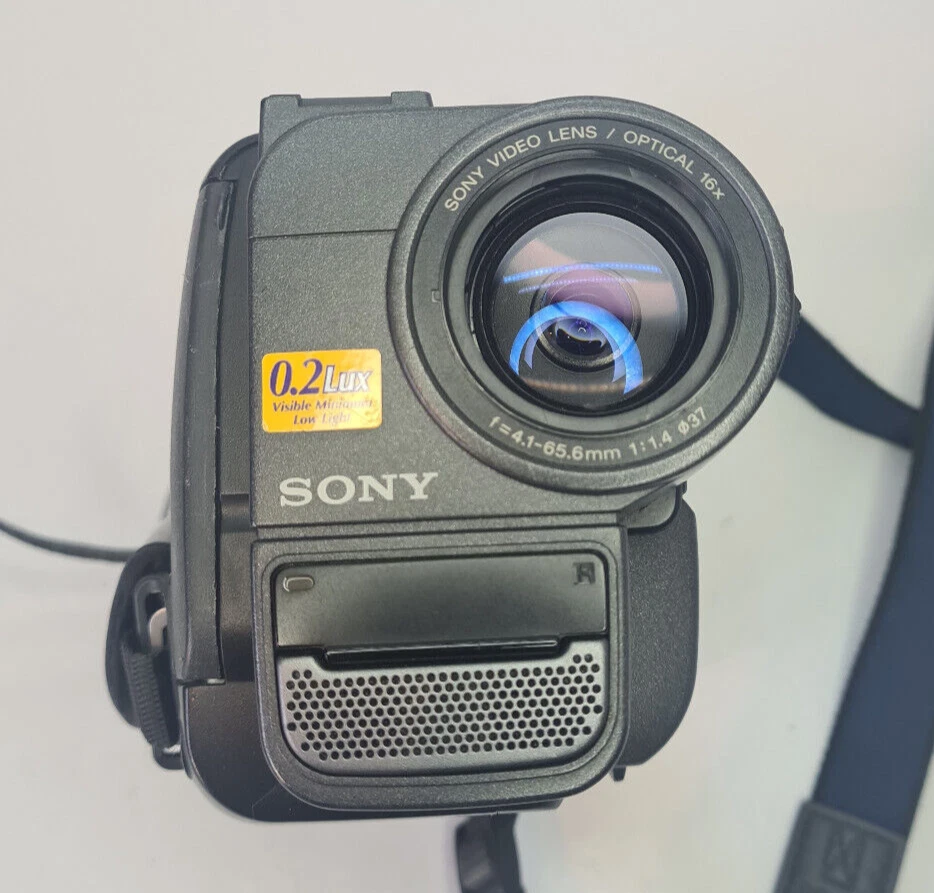 Sony CCD-TRV15E Handycam Video 8 Camcorder With Case & Accessories - Image 4 of 4