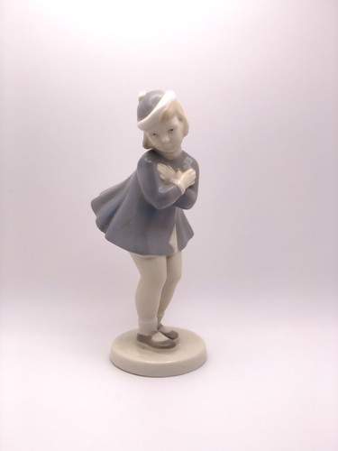 Metzler & Ortloff Vintage Claire Herczeg 1930’s “Girl In Wind” Figurine #7271