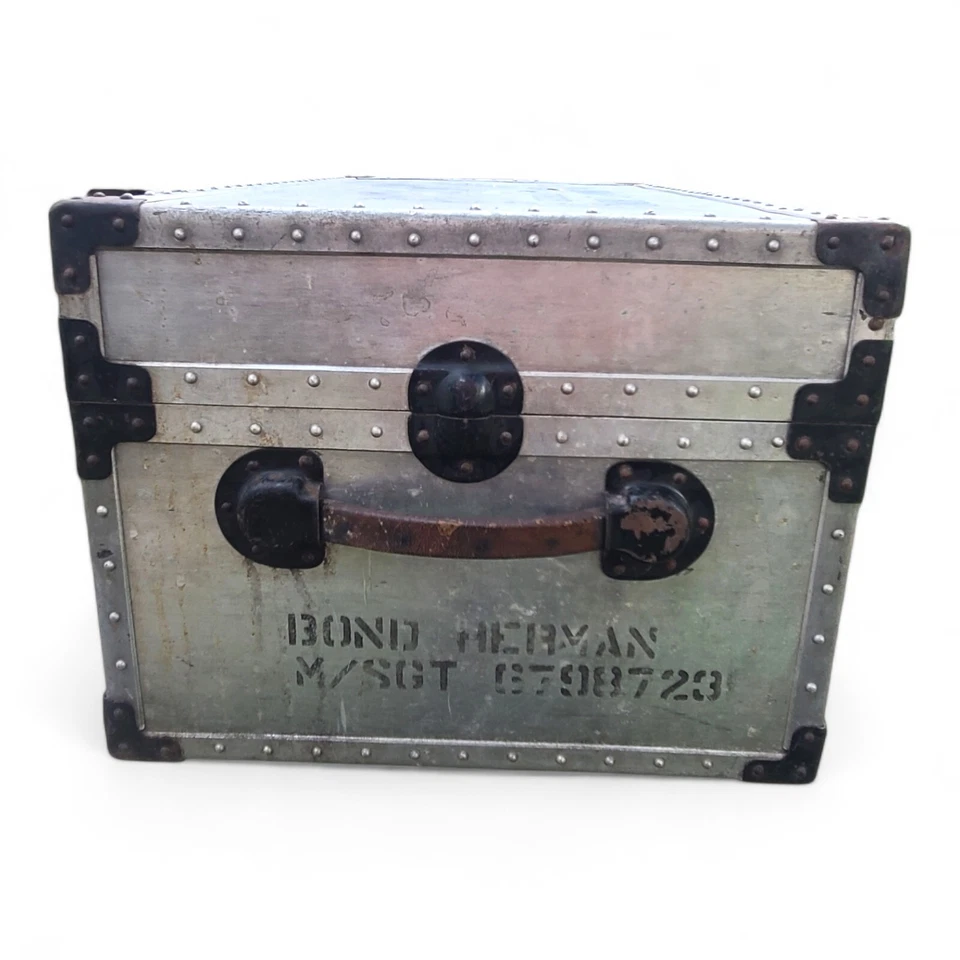 Baúl de metal de aluminio militar vintage M/SGT Bond Herman 1948 etiqueta de envío Foto 4 de 4