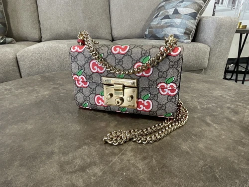 **AUTHENTIQUE** GUCCI GG Supreme Apple Padlock sac à bandoulière 409487