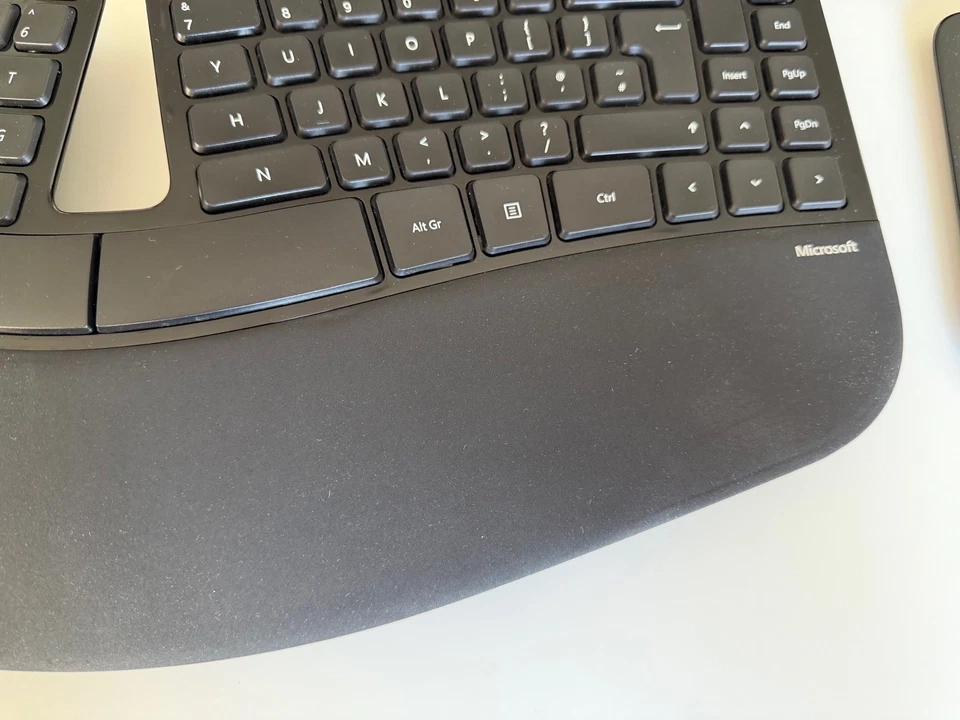 Microsoft Sculpt Ergonomic Keyboard & Mouse Set + USB Dongle - UK Layout - Image 4 of 4