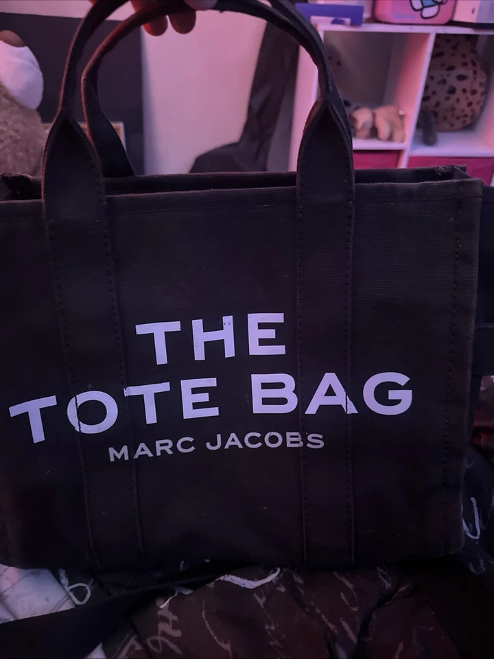 Bolso de Mano Marc Jacob’s Tamaño Mediano Negro con Herrajes Plateados Foto 2 de 4