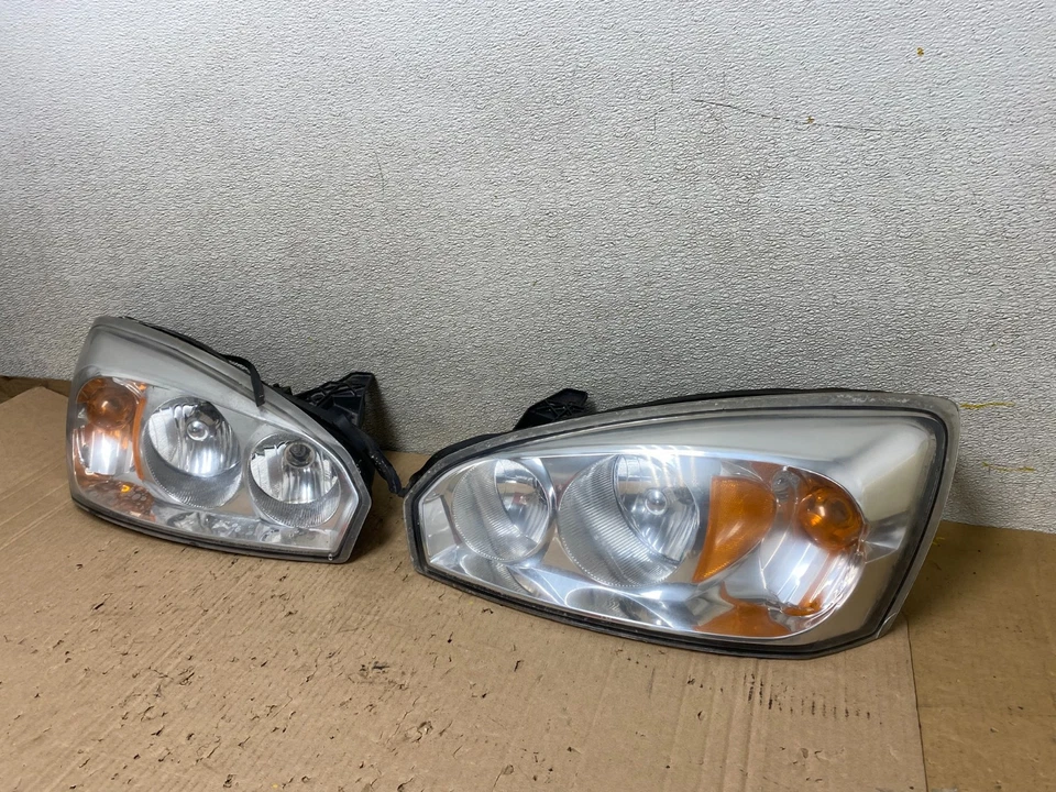 Juego de faros izquierdo+derecho Chevrolet Malibu 2004 a 2007 U8199 DW Foto 2 de 4