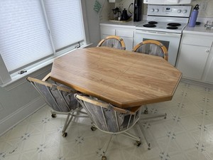Vintage Octagonal Kitchen Table With Leaf 4 Wheeled Chairs W/Castors