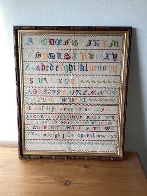 Vintage schönes gerahmtes Sampler Alphabete, Zahlen 17 x 14 cm 