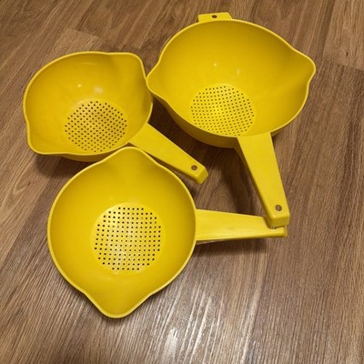 Vintage Tupperware Yellow Colanders Strainers 1 & 2 Quart 1523 & 1200 Set 0f 3