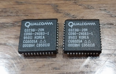 2 x Qualcomm Q3236I-20N Phase Locked Loop Frequenzsynthesizer