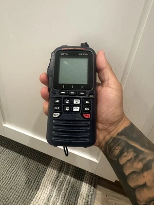 Standard Horizon HX890 GPS Handfunkgerät VHF 6W Schwimmradio GEBRAUCHT - Bild 1 von 4
