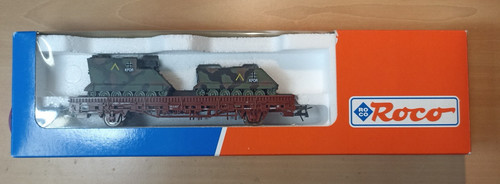 Roco 47181: Schwerlastwagen mit Beladung  "M 113 KFOR"  in  OVP (LB 70) | Zustand: Gebraucht
