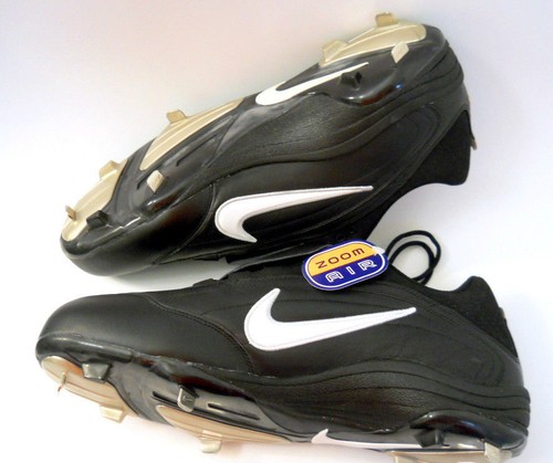 nike plastic baseball cleats