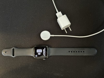 Apple Watch SE Series 1st Generation 44mm Black, WiFi Only