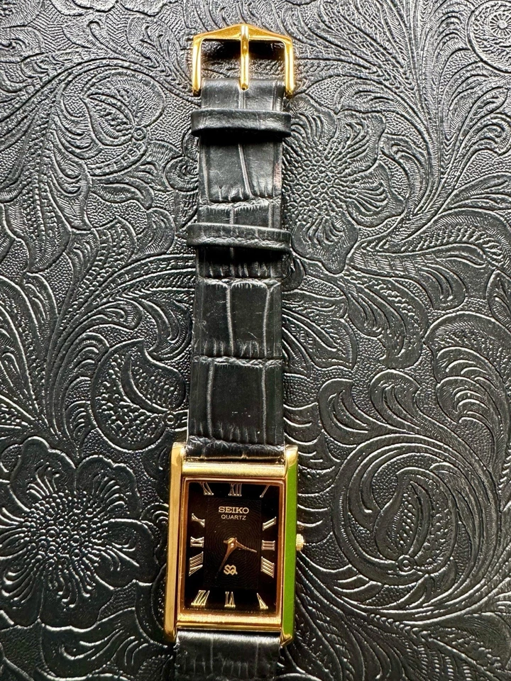 BLACK DIAL RARE Vintage Seiko Slim Quartz Men's Wrist Watch - Image 2 of 4