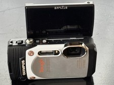 Olympus Tough TG860 16mp WATERPROOF 50ft Shockproof 7Ft camera