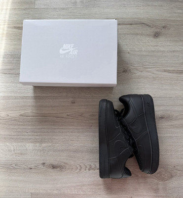 Nike Air Force 1 Low Top Sneaker Schwarz EU 45 Herren Schnürung neu m. Mängeln